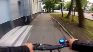 на электросамокатах