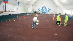 Новогодние эстафеты. Футбол для малышей