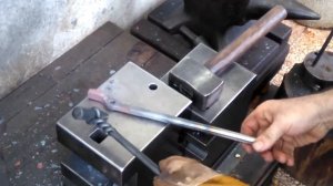 Blacksmithing - forging a simple, traditional tong - start to finish