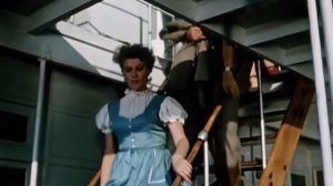 За витриной универмага 1955 Эпизод 3