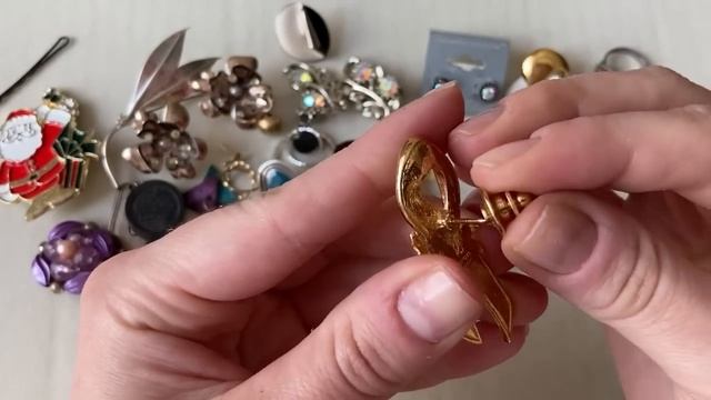 81. История спасения одной броши. Ремонт. Продолжение разбора коробки с винтажным ломом. Часть 3 смотреть онлайн