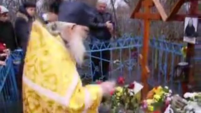 Схииеромонах Симон (Локтионов) на могиле монахини Мисаилы смотреть онлайн