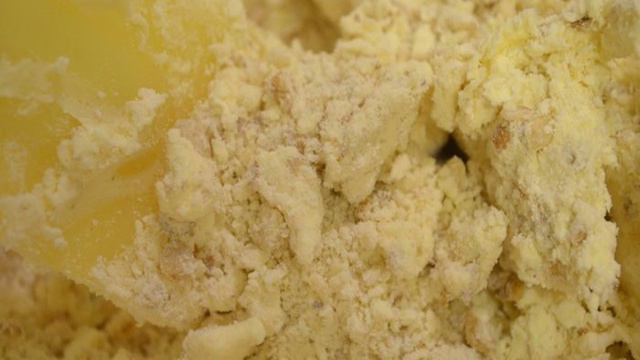 Ореховый кекс с грушами и шоколадом