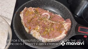 Мясо на сковородке.