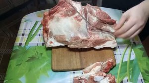 Разделка свиной лопатки на кости