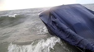 boat facing an open sea with rough waves прогресс 2, Черное море, после шторма