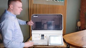 Видео работы электрохемилюминисцентного анализатора ECL8000 Lifotronic