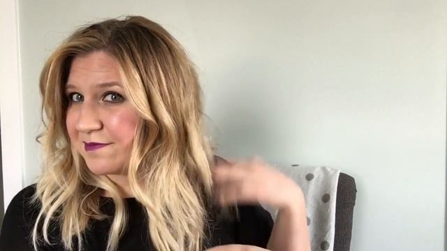 Oribe Texturizing Spray Review and Beachy Wave Tutorial смотреть онлайн