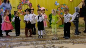 ХОРОШИ У НАС В РУКАХ ЦВЕТОЧКИ / Песня для мам