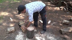 Колка дров топорм Бобр