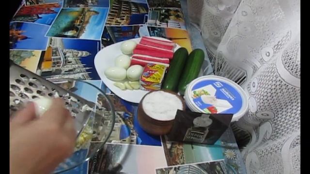 БЕЗУМНО ВКУСНЫЙ И СЫТНЫЙ КРАБОВЫЙ САЛАТИК С ПЛАВЛЕНЫМ СЫРОМ! смотреть онлайн