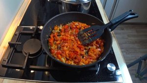 Щи домашние на мясном бульоне из говядины