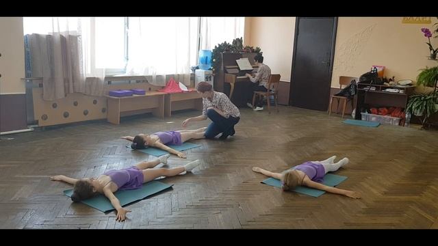 Занятие для 1 группы. Балет студия "Classic" В.Холодовой смотреть онлайн