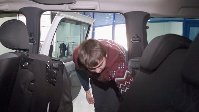 Ларгус Кросс для подписчика . ПЕРЕД КРИЗИСОМ были жирные скидки )). Ставр Авто Тольятти. смотреть онлайн