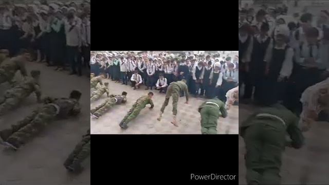 Омодаги талабахо ба рузи артиши мили.