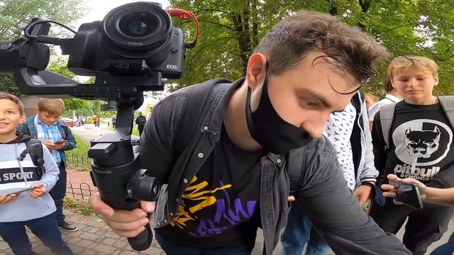 Раздал 1000$ учителям на Линейке