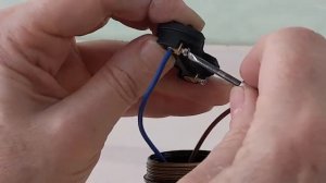 Купила на распродаже вазу и абажур и сделала настольный светильник