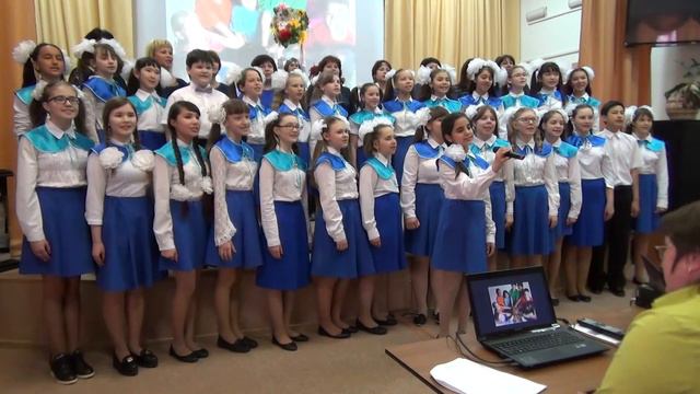 Песню "Должны смеяться дети" исполняет хор учащихся и учителей второй школы смотреть онлайн