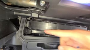 2020 kia soul cabin air filter replacement / location