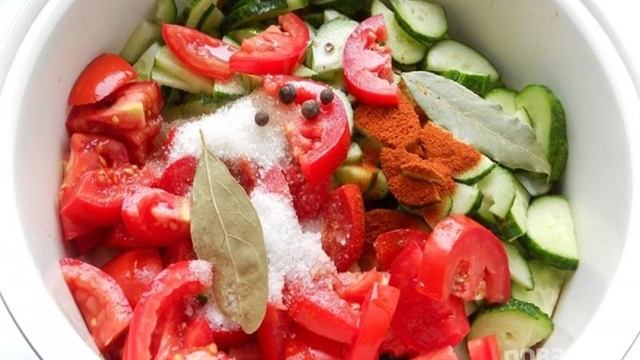 Салат Охотничий с капустой на зиму