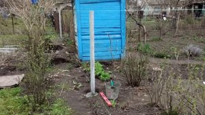 Забор из сетки-рабицы на бетонных столбиках