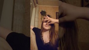 Задержать дыхание.