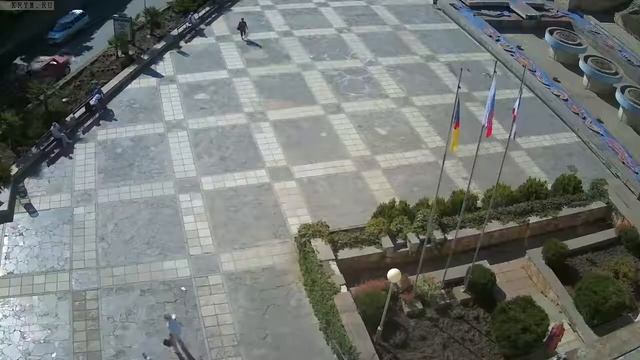 Вебкамера "Площадь Советская". Запись 08.09.2017 10:00:05 смотреть онлайн