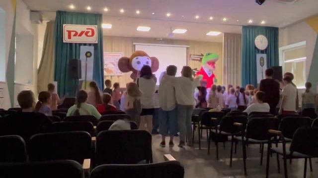 А «Русалочка» ведь грустная сказка. Таисия танцует. Трудяги-муравьи. И школьный лагерь. И пруд. смотреть онлайн