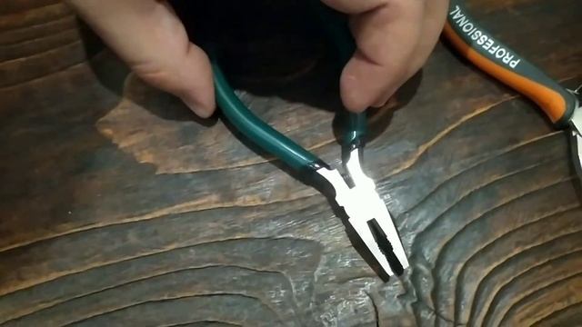 Сравнение по качеству исполнения EDC длинногубцев Sturm 1030-05-2-125 и пассатижей LAOA LA117115 смотреть онлайн