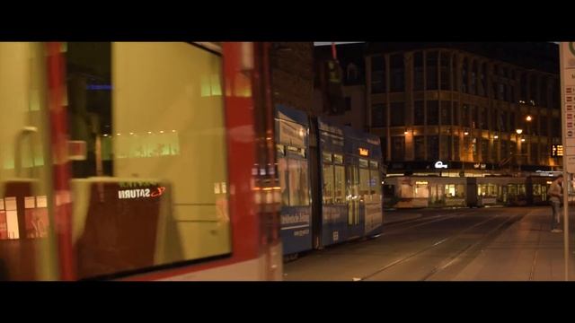 Nikon D 3300 + AF-S Nikkor DX 35 1.8f LOW LIGHT TEST / Halle Saale - Marktplatz смотреть онлайн