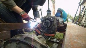 Самодельный трактор.Процесс сборки.Доп.крепление коробки.#29