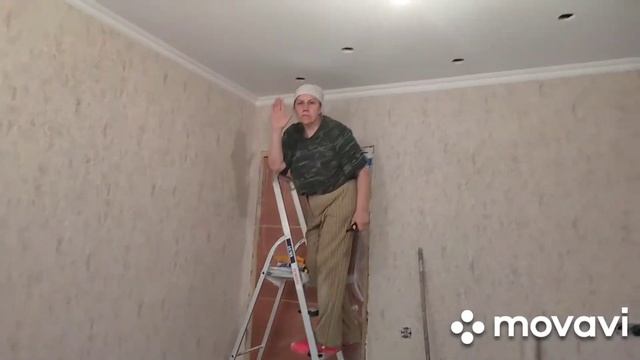 Подрезка обоев в угол