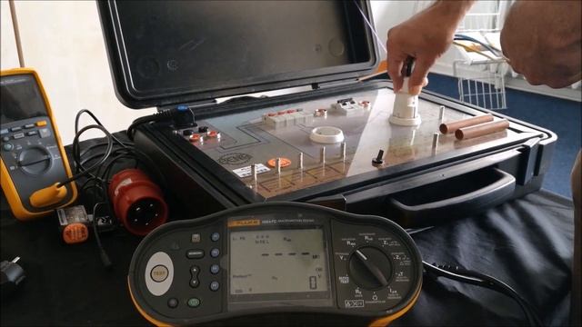 Fluke 1664 FC Isolations-PreTest (Vorprüfung) Isolationsmessung Bedienungsanleitung смотреть онлайн