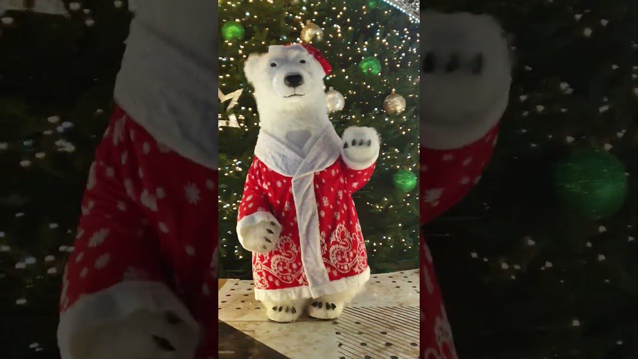 Новогодний белый надувной мишка