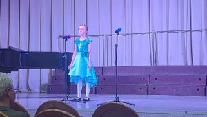 Глотова Зарина, 9 лет. "Бабушки" Е.Птичкин., слова И. Шаферана
