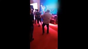 Пьяные ортодоксальные евреи танцуют хип хоп