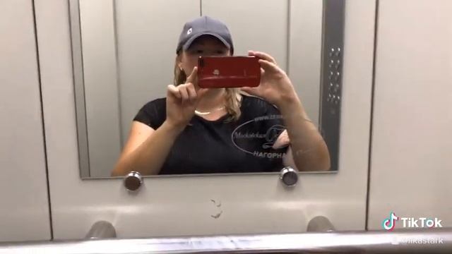 Как мы спускаемся со второго этажа на улицу смотреть онлайн