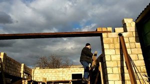 Как разрезать кирпич. Строительство гаража. Серия 2