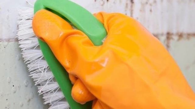 Прачка с 30 летним стажем открыла мне глаза! Чтобы отбелить даже самое серое бельё, добавь в соду..