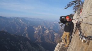 Подъем на гору Хуашань. Тропа смерти. Китай. Вэйнань 2016. Huashan mountain. Plank road.