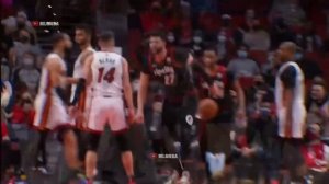 Tyler Herro tries to fight Nurkic by shoving him and then Nurkic punches him in the head