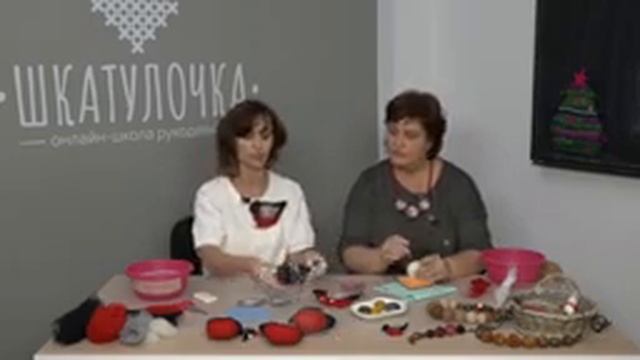 Валяние снегирей и бусин смотреть онлайн