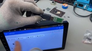 Не работают USB на китайской магнитоле. Ремонт за 5 минут.