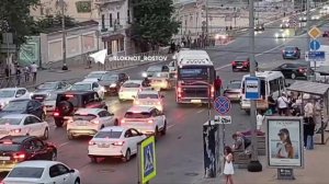 Перед Ворошиловским мостом - ДТП.