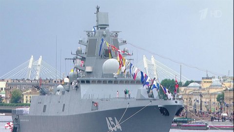 В этом году флагман парада - фрегат "Адмирал Горшков"