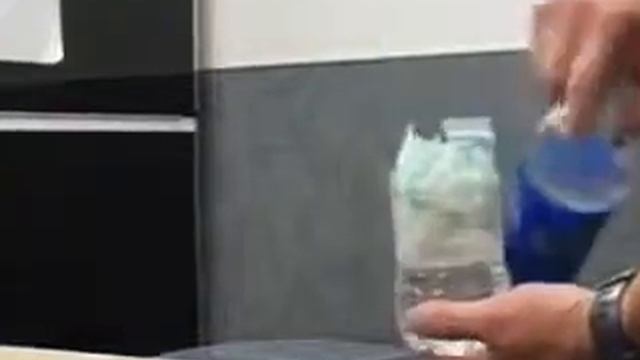 Как что нибудь спрятать в бутылке с водой смотреть онлайн