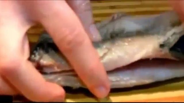 Как Разделать Селедку за 30 сек. смотреть онлайн