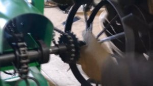 Видеообзор: сборка картофелесажалки к мини-трактору