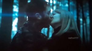 Момент из фильма VENOM (2018)-Девушка Веном