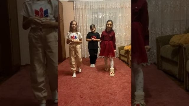 My Little Nastya  On Likee: Мы у бабушки?✨(качество покинуло чат) ?#Тренды #Крутая #2021 #впопуярн